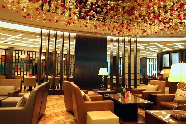 Lounge là loại hình dịch vụ ăn uống kết hợp giữa quán bar và tiệm cà phê (Nguồn: Internet)