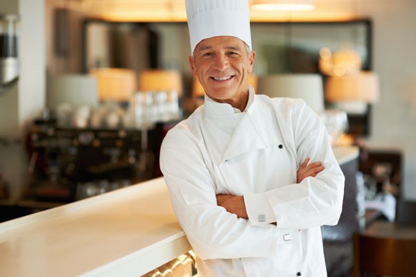 Executive Chef – Bếp trưởng người đứng đầu bộ phận Bếp