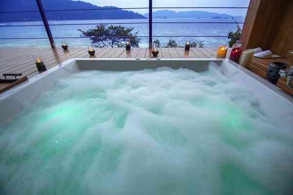 jacuzzi nâng tâm chất lượng dịch vụ