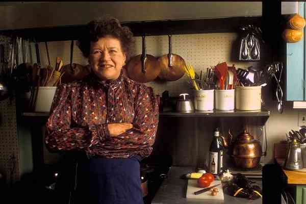 Julia Child khám phá ra nền ẩm thực