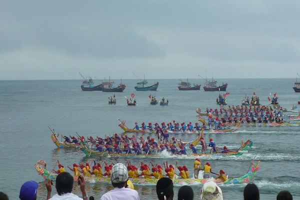 lễ hội đua thuyền lý sơn