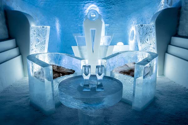 Ánh sáng huyền ảo bên trong Ice Hotel